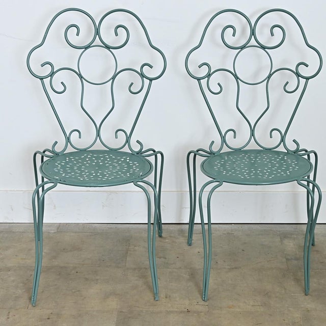 This vintage French garden table and four coordinating chairs will make an irresistible spot to linger al fresco in a...