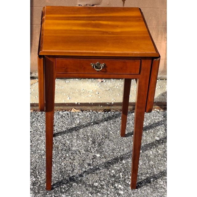 Mid 20th Century American Federal Style Solid Cherry Single Drawer Drop-Leaf Side Table For Sale - Image 10 of 14