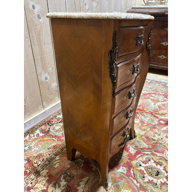 Louis XV Chest of Drawers in Wood For Sale - Image 5 of 12