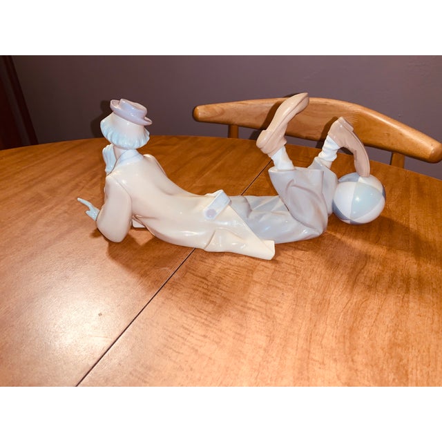 Lladro Vintage Lladro Porcelain Clown With Ball Figurine #4618 For Sale - Image 4 of 8