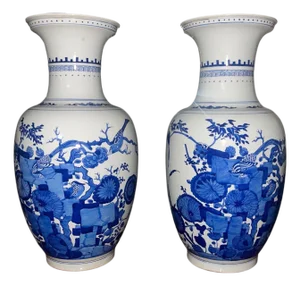 Early 20th Century Pair of Chinese Blue and White Porcelain Urns