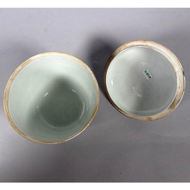Ceramic Porcelain bouillon cube - East India Company - 18th century - China - Famille Rose For Sale - Image 7 of 7