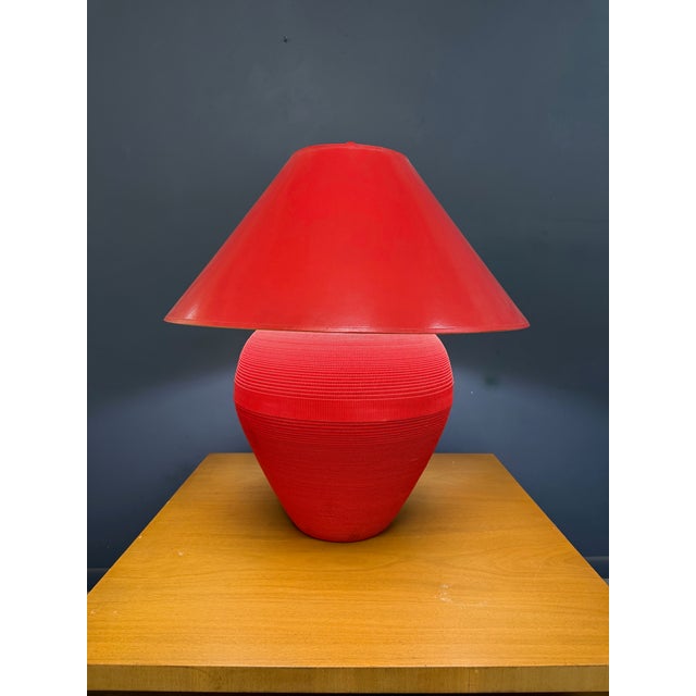 1980s Flute of Chicago Postmodern Corrugated Cardboard Table Lamp in Red, 1980s For Sale - Image 5 of 9
