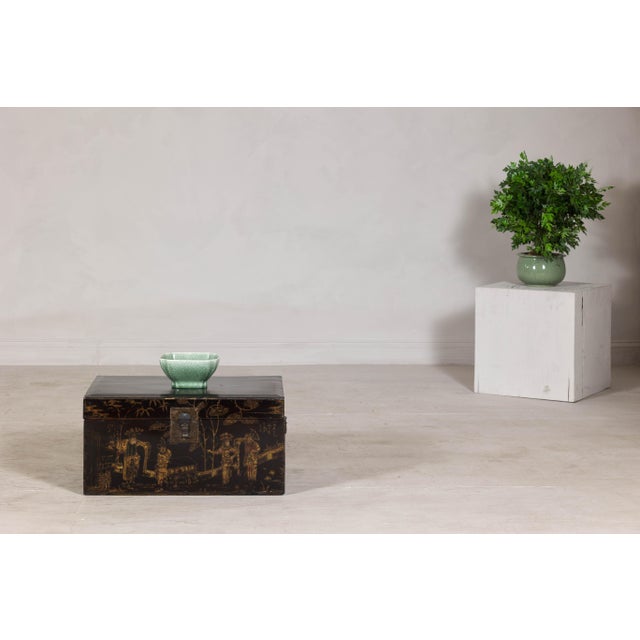 Early 20th Century Early 20th Century Hand-Painted Black and Gold Lacquer Trunk with Court Scene, Late Qing Dynasty For Sale - Image 5 of 12