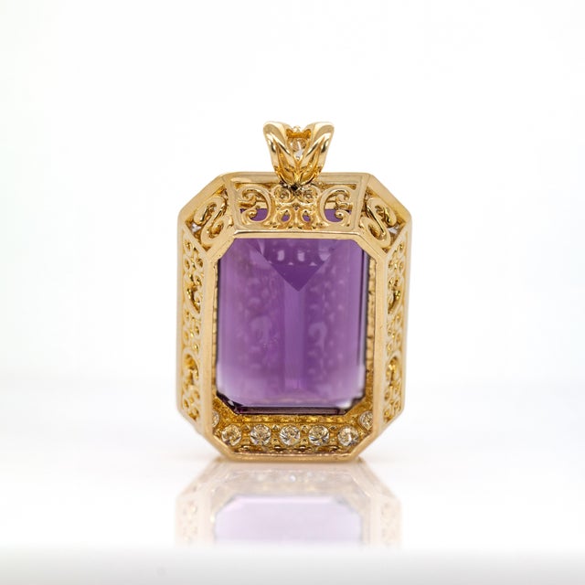 27.5x18.5mm, 22cts Amethyst Pendant W Earth Mined Diamond Halo in Solid 14k Gold For Sale In Columbus - Image 6 of 6
