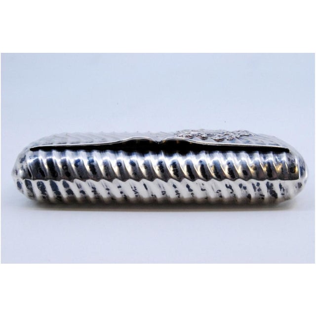 Wavy-Shaped Silver Snuff Box with Monogram Medallion Lid For Sale - Image 5 of 10