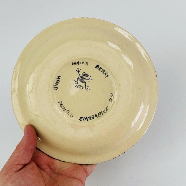 Hand-Painted Ceramic Plate with Fish from Water Berry, Zimbabwe, 1997 For Sale - Image 3 of 6