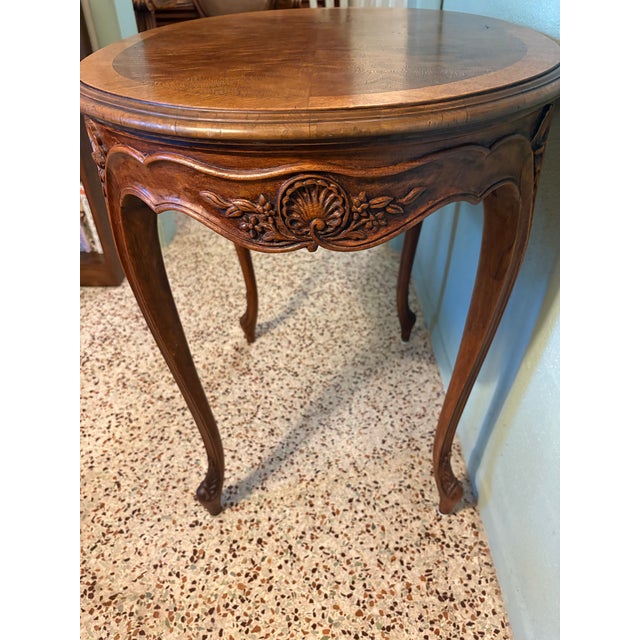 Vintage French Louis XV Style Carved Walnut Oval Side Table With Shell & Floral Motif For Sale - Image 4 of 4
