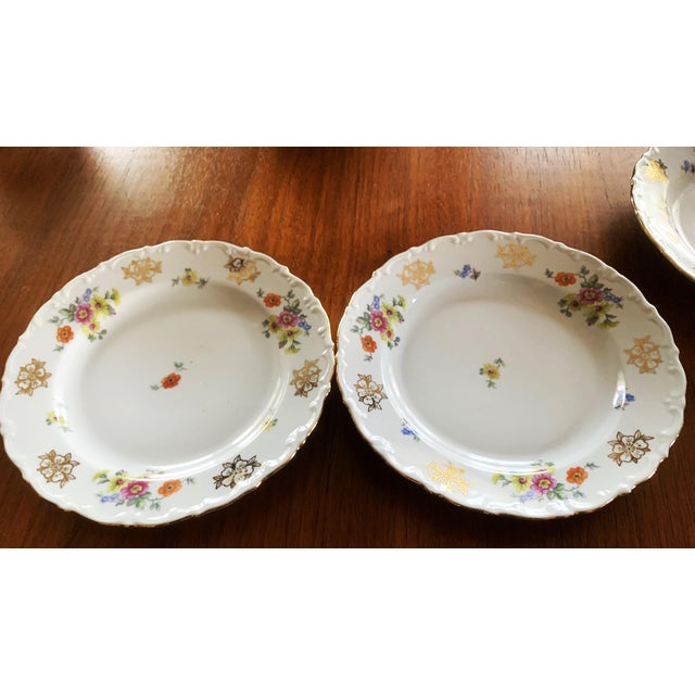 1960s Exclusive Kahla Porcelain Dinner Set with Gold Accents, Germany, 1950s, Set of 39 For Sale - Image 5 of 18