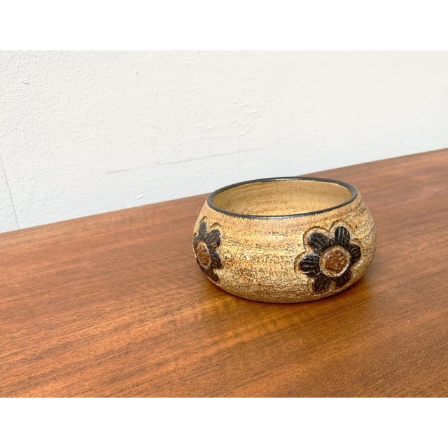 Vintage Danish Pottery Bowl by Jette Hellerøe, in Very Good conditions. Designed 1970 to 1979 This piece has an...