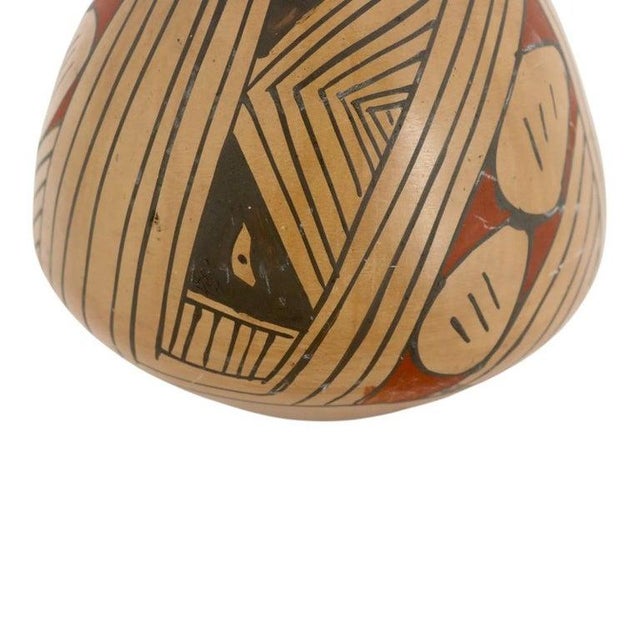 Tan Mexican Mata Ortiz Pottery Jar Signed by Neli Silveira C1990 For Sale - Image 8 of 11