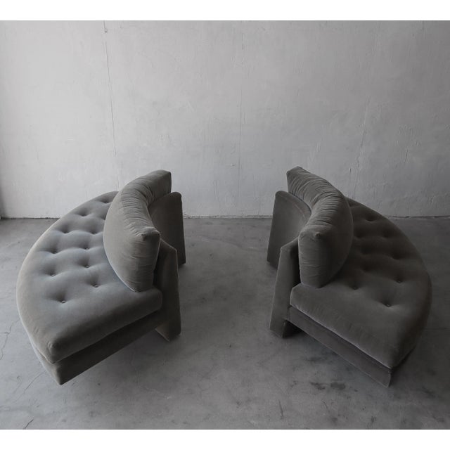 Vladimir Kagan Rare Pair of Curved Omnibus Sofas by Vladimir Kagan For Sale - Image 4 of 9