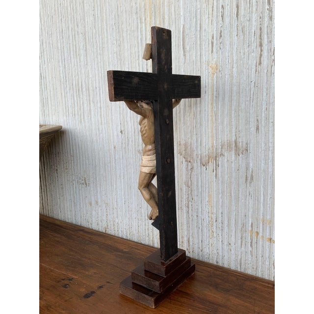 Early 20th Century Early 20th Century Art Decò Hand Carved Wooden Crucifix with Stunning Bronze Corpus of Christ For Sale - Image 5 of 18