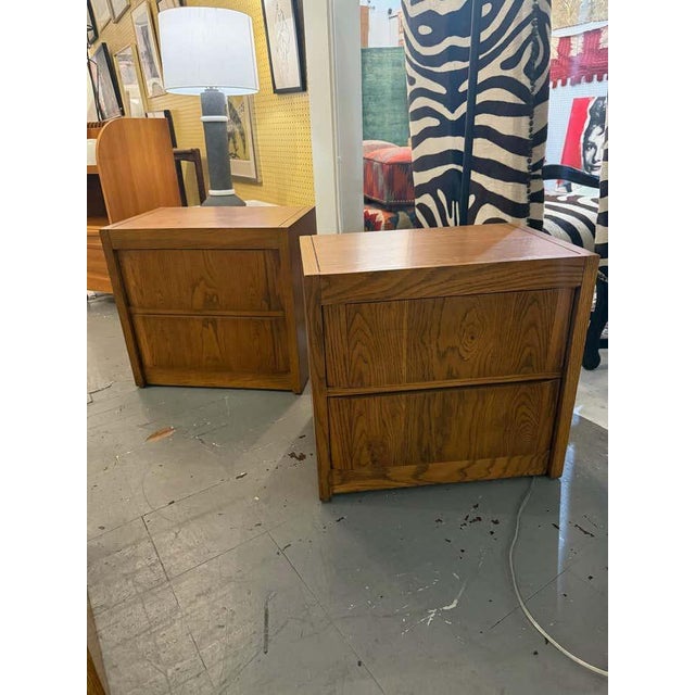 1970s Pair of Midcentury Walnut Nightstands, From Huxley Collection by Thomasville For Sale - Image 5 of 9
