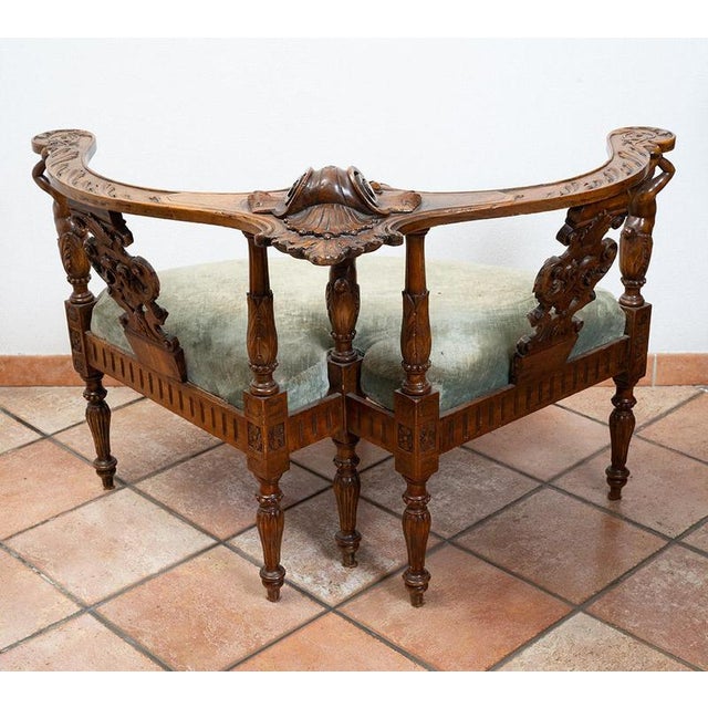 Antique Neo-Renaissance Tete-a-Tete Sofa in Carved Walnut, Late 19th Century For Sale - Image 4 of 5