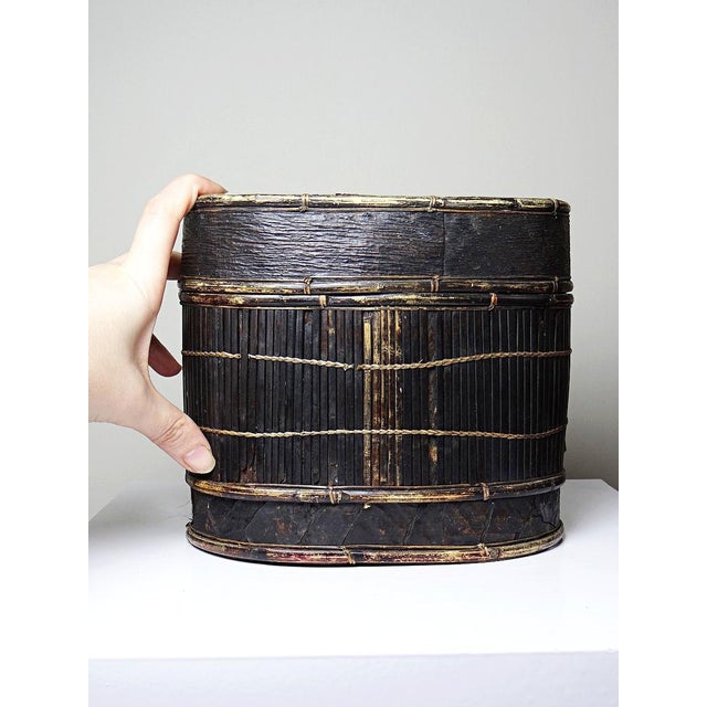 Antique Indonesian Tampung Box in Bamboo and Leaf, 1890s For Sale - Image 4 of 13