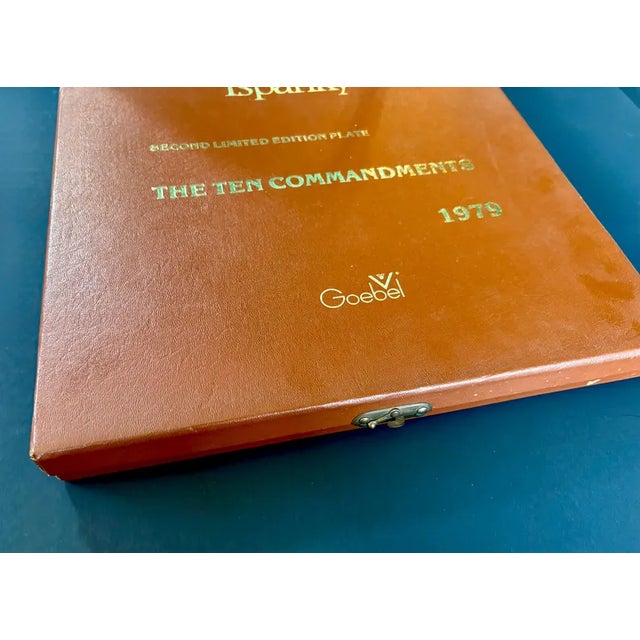Ceramic Laszlo Ispanky “The Ten Commandments” Plate for Goebel – Judaica Wall Art With Box. 1979 For Sale - Image 7 of 9
