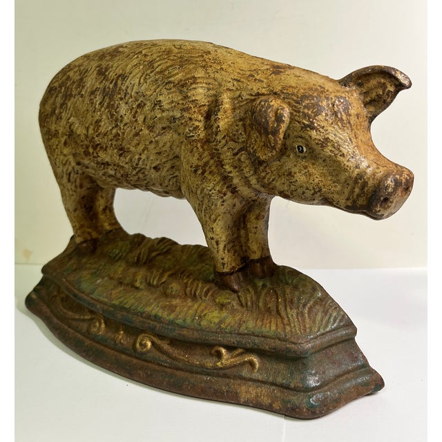 Wonderfull vintage pig doorstop made of painted cast iron. The patina has an aged finish.
