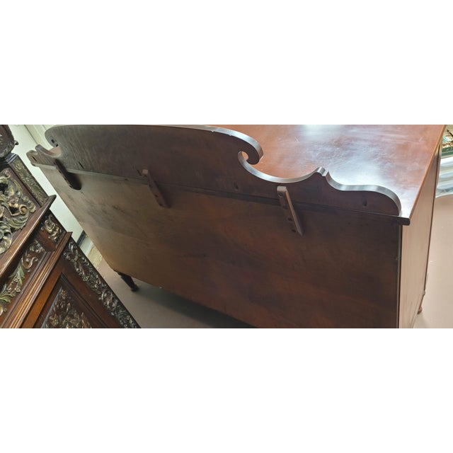 Fine 1930s Drexel Federal style based on furniture from roughly the 1815–1835 period. Features four upper small drawers...