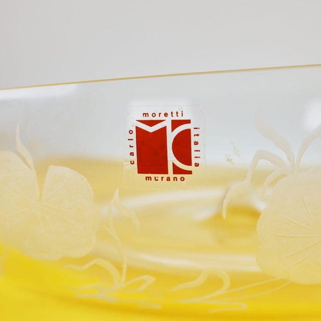 Descrizione Articolo: grande centrotavola con decori incisi carlo moretti murano Altezza: 8 Diametro: 35.5 This piece is...