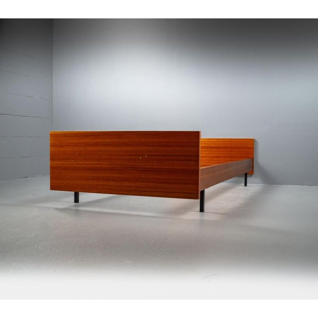 Daybed Model 183 on 4 black legs, the bed can be easily assembled and is very light.