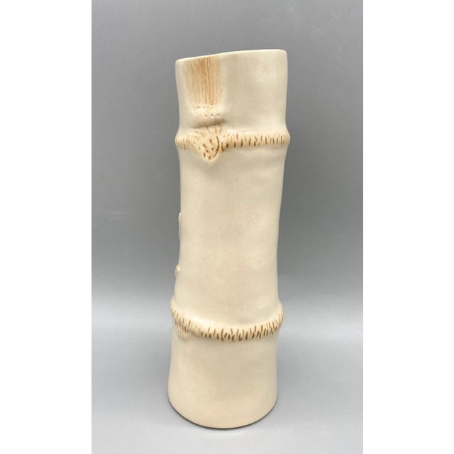 Hollywood Regency Cream Ceramic Bamboo Motif Vase – 20th C. – Chinoiserie For Sale - Image 4 of 9