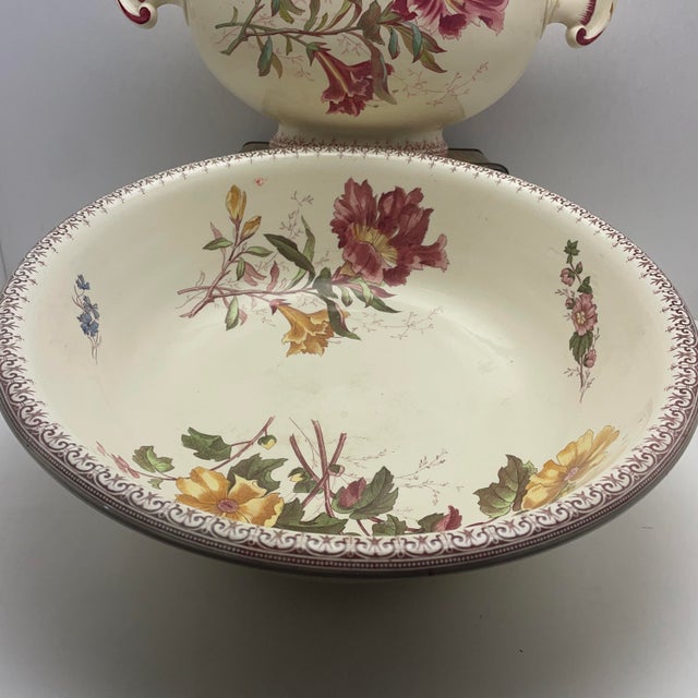 Toilette Set with Tilt Jug from Sarreguemines, 1890s, Set of 2 For Sale - Image 3 of 12