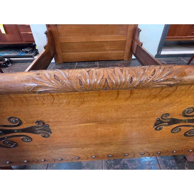 Antique 1880s Victorian Arts & Crafts Queen Golden Oak Hand Carved Original Art Nouveau Metalwork For Sale - Image 4 of 17