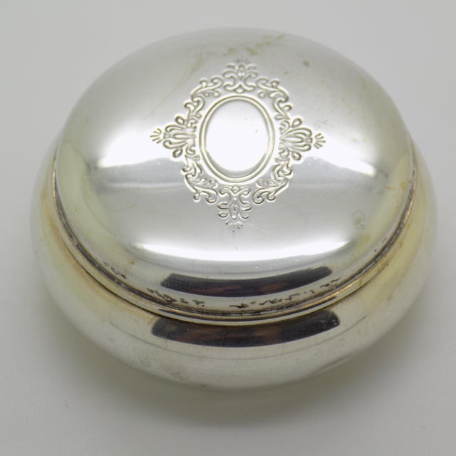1970s Vintage Italian Handmade Genuine Silver Pill Snuff Trinket Round Chiseled Box For Sale - Image 5 of 10