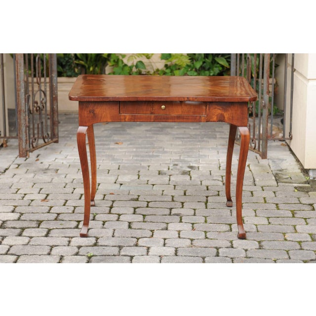 Late 18th Century Italian 1780s Walnut Table with Quarter Veneer, Single Drawer and Cabriole Legs For Sale - Image 5 of 12