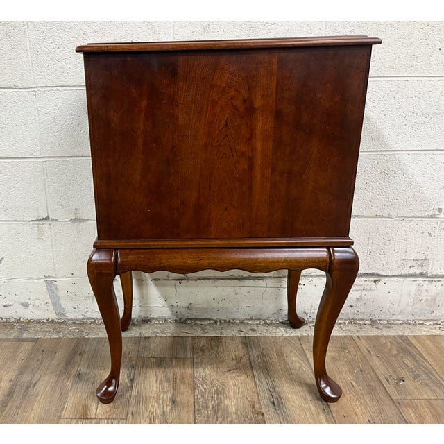 Brown Vintage Queen Anne Style 20th Century Four Drawer Flatware Silver Chest For Sale - Image 8 of 8