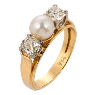 1940s Retro Pearl Old Mine Cut Diamond 18k Two Tone Three Stone Ring, Size 11 For Sale