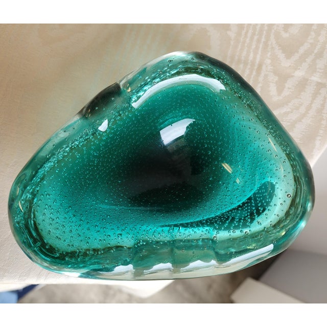 Alfredo Barbini Style Murano Teal Green Gold Flecks Italian Bullicante Art Glass Mid Century Dish Bowl For Sale - Image 9 of 12