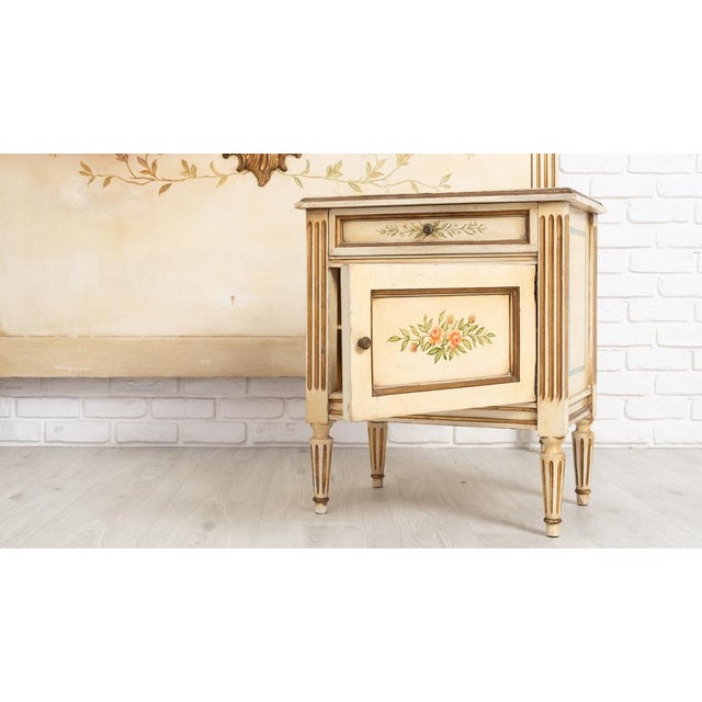 Vintage Hand-Painted Floral Headboard with Matching Nightstands, 1960s, Set of 3 For Sale - Image 3 of 8