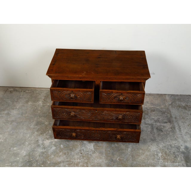 English Georgian Period 1800s Oak Chest with Four Drawers and Carved Motifs For Sale In Atlanta - Image 6 of 12