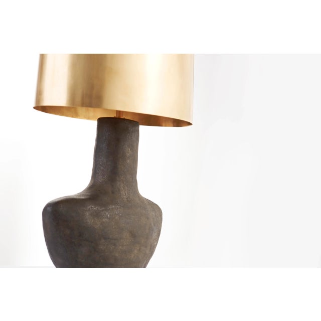 2020s Kelly Wearstler for Visual Comfort Signature Armato Small Table Lamp in Stained Black Metallic Ceramic with Oval Antique-Burnished Brass Shade For Sale - Image 5 of 6