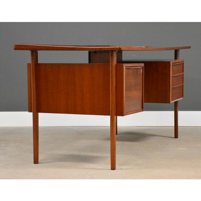Peter Løvig Nielsen 1960s Refinished Danish Modern Teak Floating Desk by Peter Lovig Nielsen For Sale - Image 4 of 12