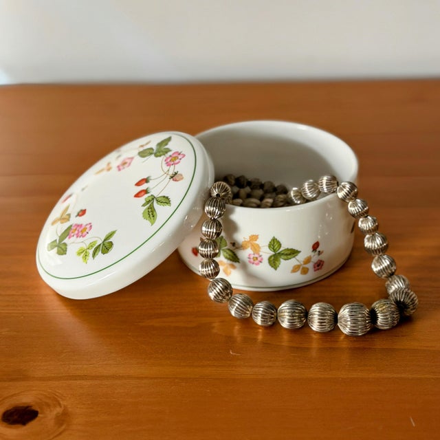 Ceramic Vintage Wedgwood Trinket Box | Wild Strawberry Pattern For Sale - Image 7 of 12