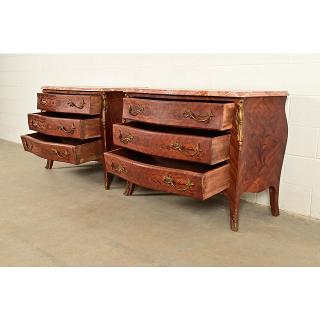 Wood Paul Sormani Style Antique French Provincial Louis XV Kingwood Inlaid Marquetry Marble Top Commodes With Mounted Ormolu | Pair For Sale - Image 7 of 15