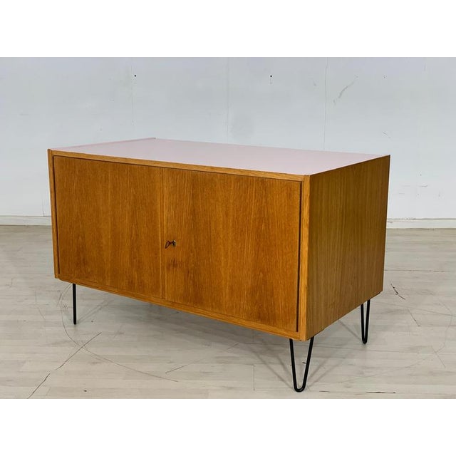 Mid-Century Modern Chest of Drawers in Oak For Sale - Image 5 of 10