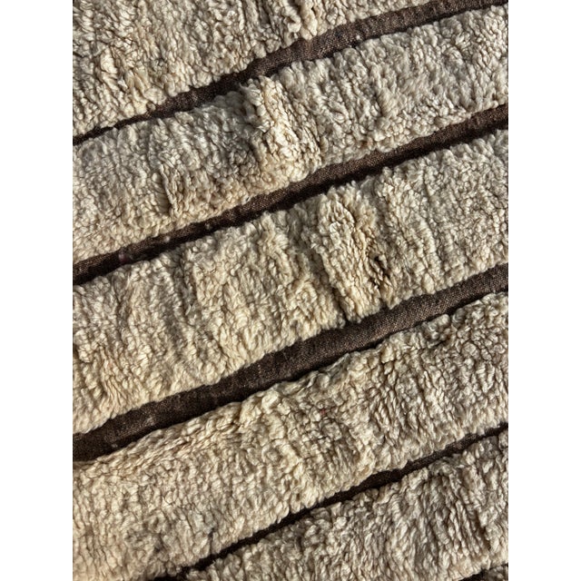 Berber Tribes of Morocco Moroccan Beni M’Rirt Rug – Handwoven Atlas Wool Carpet – Minimalist Berber Design For Sale - Image 4 of 16