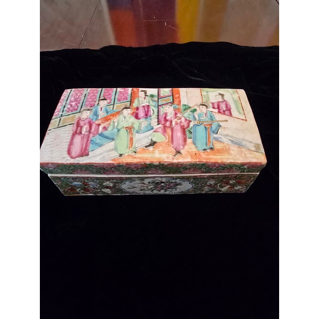 Mid 19th Century Mid 19th Century Antique Chinese Porcelain Jewelry Jewel Box Medallion For Sale - Image 5 of 12