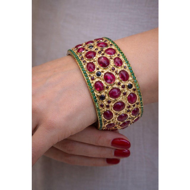 Late 20th Century Bochic “Capri” Vintage 167 Carat Multi Ruby & Emerald Cuff 18K Gold & Silver For Sale - Image 5 of 13
