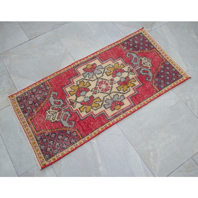 1970s Hand Knotted Small Turkish Rug - 1'7" X 3'3" For Sale - Image 12 of 13