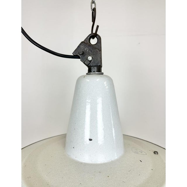 Mid-Century Modern Industrial White Enamel Factory Pendant Lamp, 1960s For Sale - Image 3 of 18