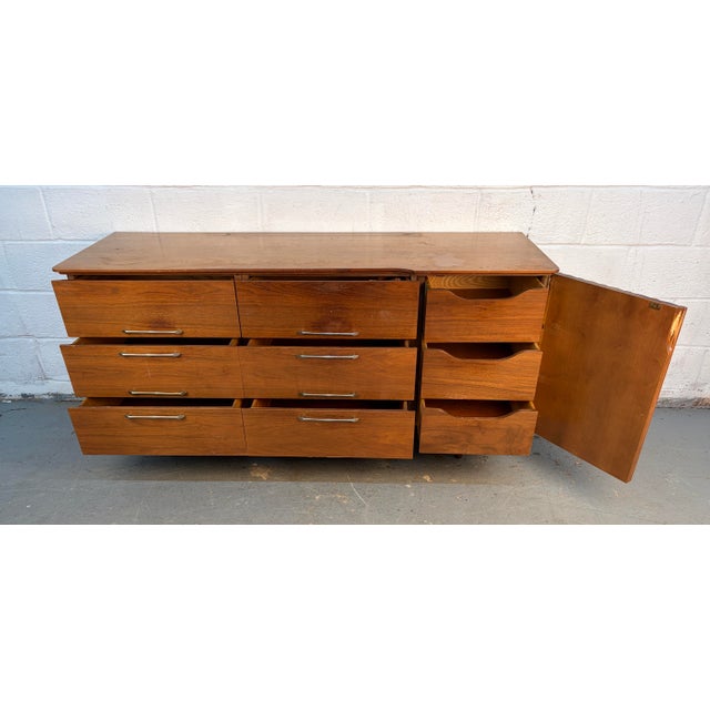 Mid 20th Century Modern Walnut Lowboy Dresser by Young Mfg., Attributed For Sale - Image 9 of 16