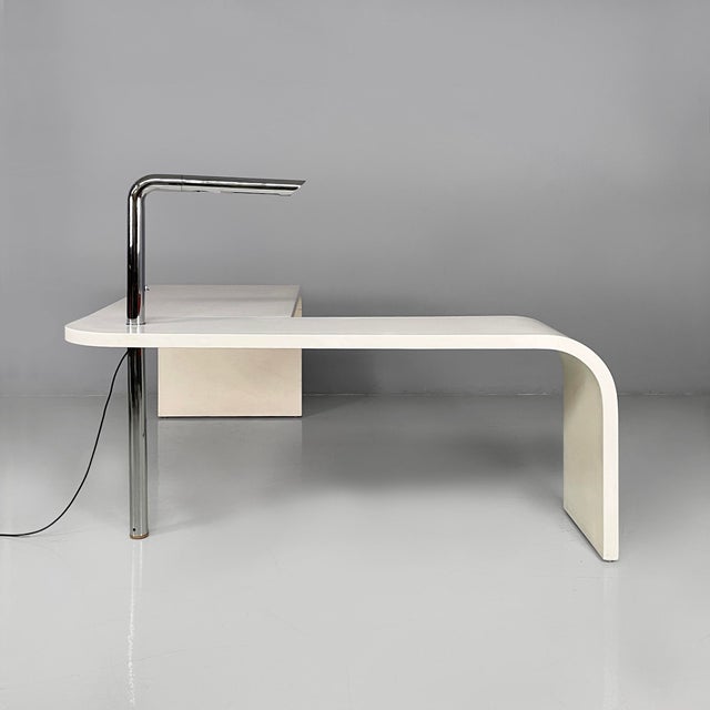Italian modern desk Direk by Ennio Chiggio for Nikol International, 1980s Corner desk model Direk with L-shaped top in...