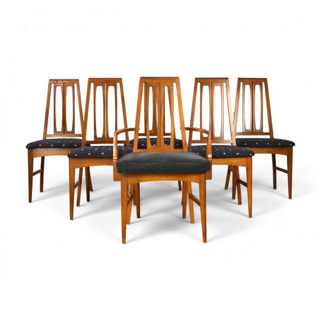 This 1960s set of six Young Manufacturing dining chairs carries the maker's signature tall, tapering back design. Each...