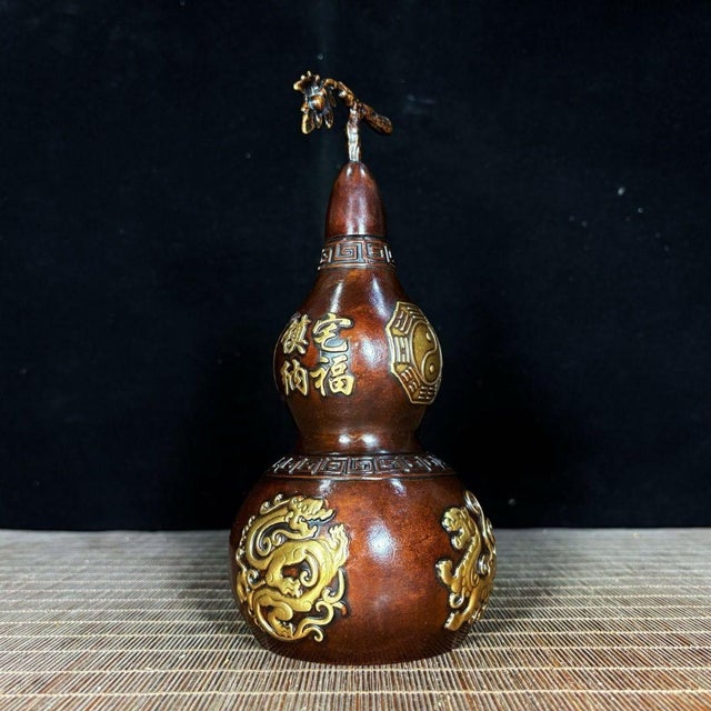 1970s Gilt Bronze Wu Lou Gourd With Bagua Motif - Chinese Feng Shui Object For Sale - Image 5 of 9