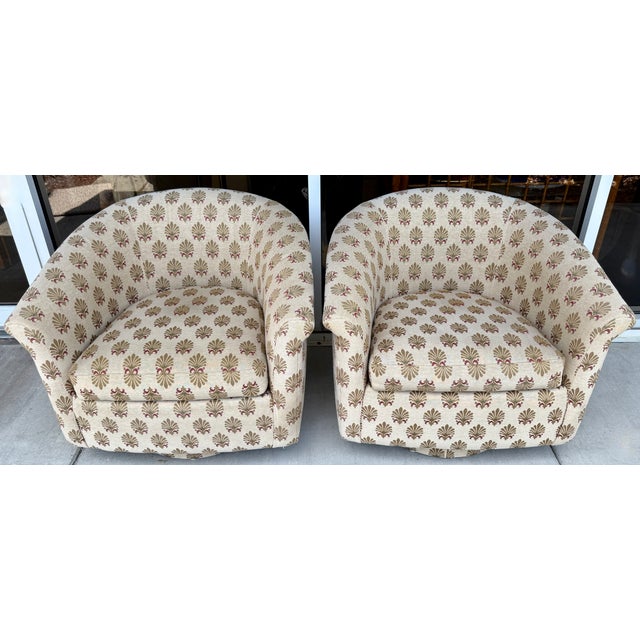 Classic and very comfortable pair of swivel chairs from 80's. French country style, Timeless and elgant.